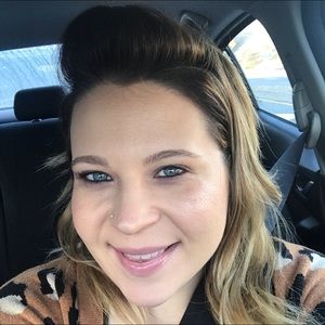 Meet your Posher, Desiree